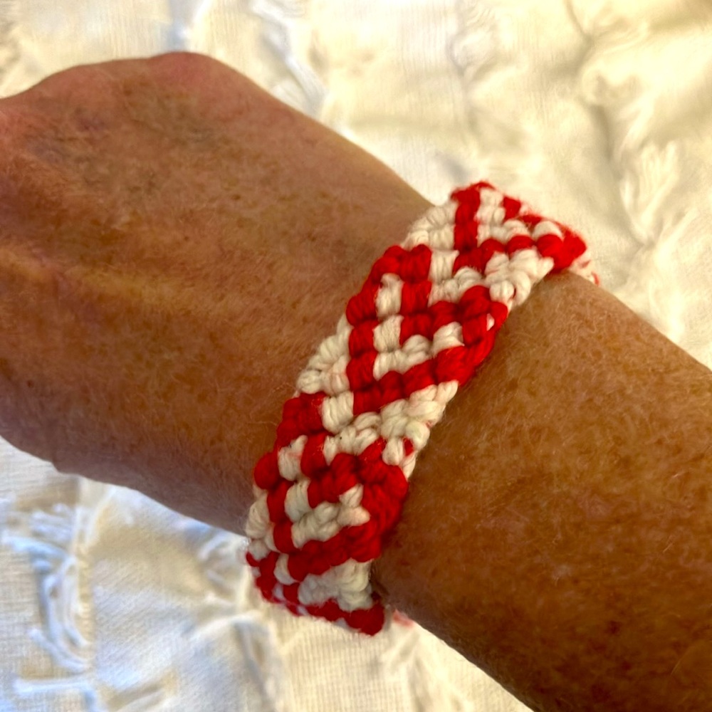 New Super Cute Unisex Macrame Woven Hearts Boho Bracelet Red